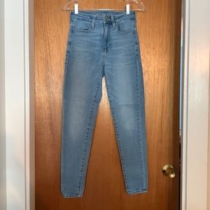 Light to Medium Wash High-Rise Jegging